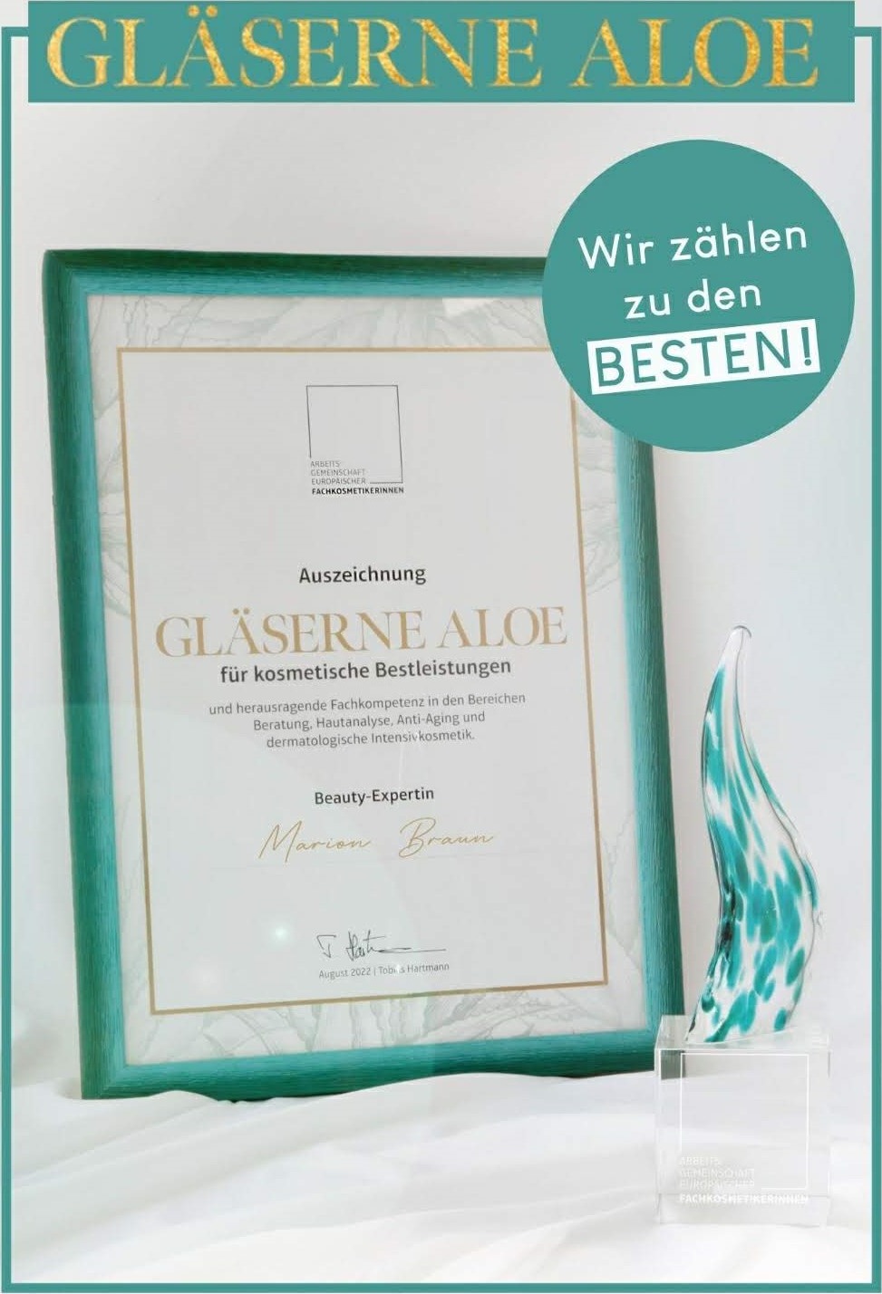 Auszeichnung GLÄSERNE ALOE 2022 für Marion Braun mit Glas-Trophäe